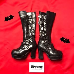 Super cute deadstock Demonias size 7